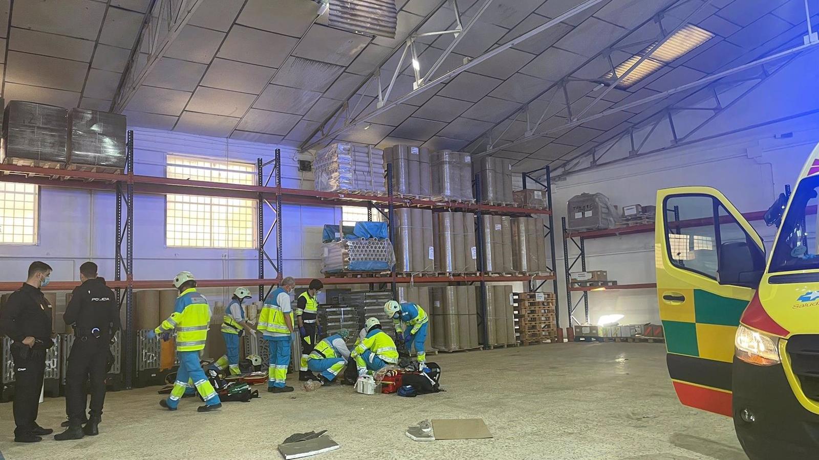 Fallece un trabajador al caer desde un tejado de una nave en Fuenlabrada