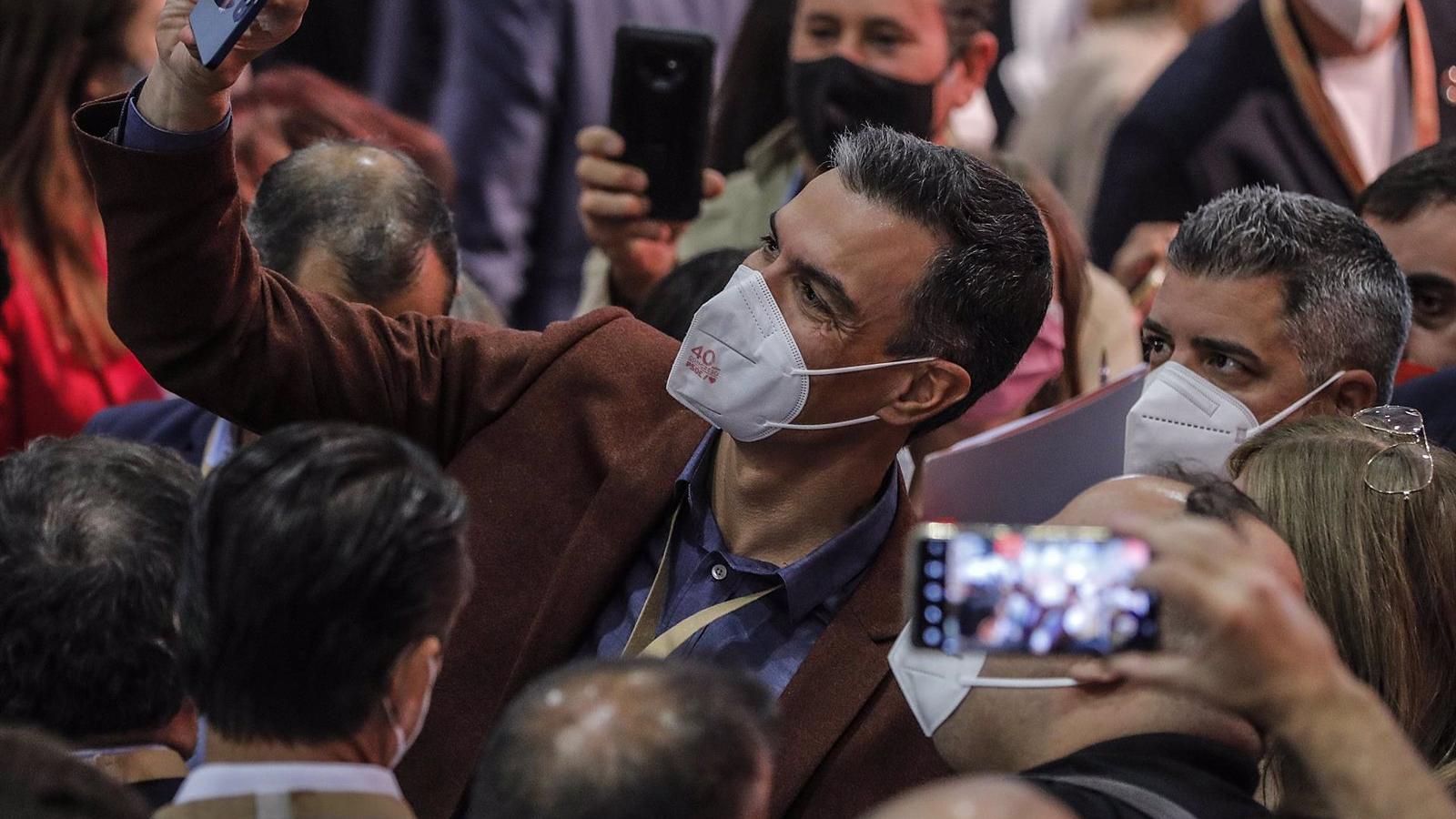 Sánchez logra un apoyo de casi el 95% a su nueva Ejecutiva en el 40º Congreso Federal del PSOE Sánchez logra un apoyo de casi el 95% a su nueva Ejecutiva en el 40º Congreso Federal del PSOE
