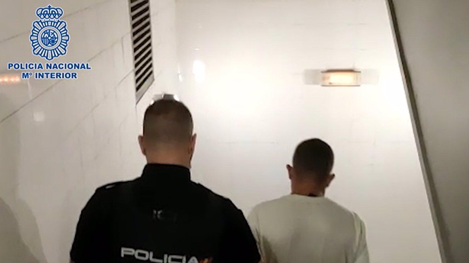 Un policía fuera de servicio logra detener a un ladrón gracias a la moto de un repartidor de pizzas