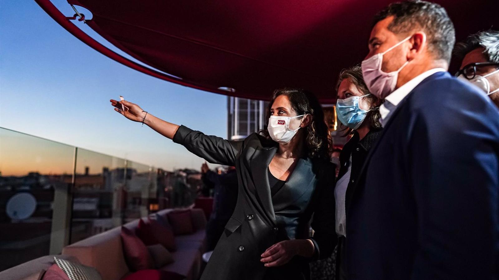 Díaz Ayuso visita las instalaciones del Hard Rock Hotel Madrid