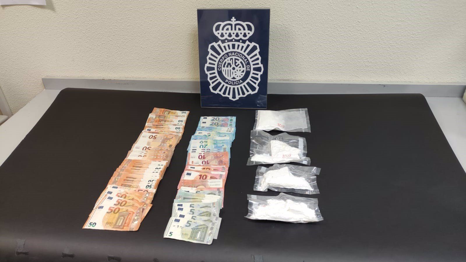 Detenido por llevar 20 kilos de marihuana en su coche en 'Sanse' y otro con 400 gramos de cocaína en Alcobendas