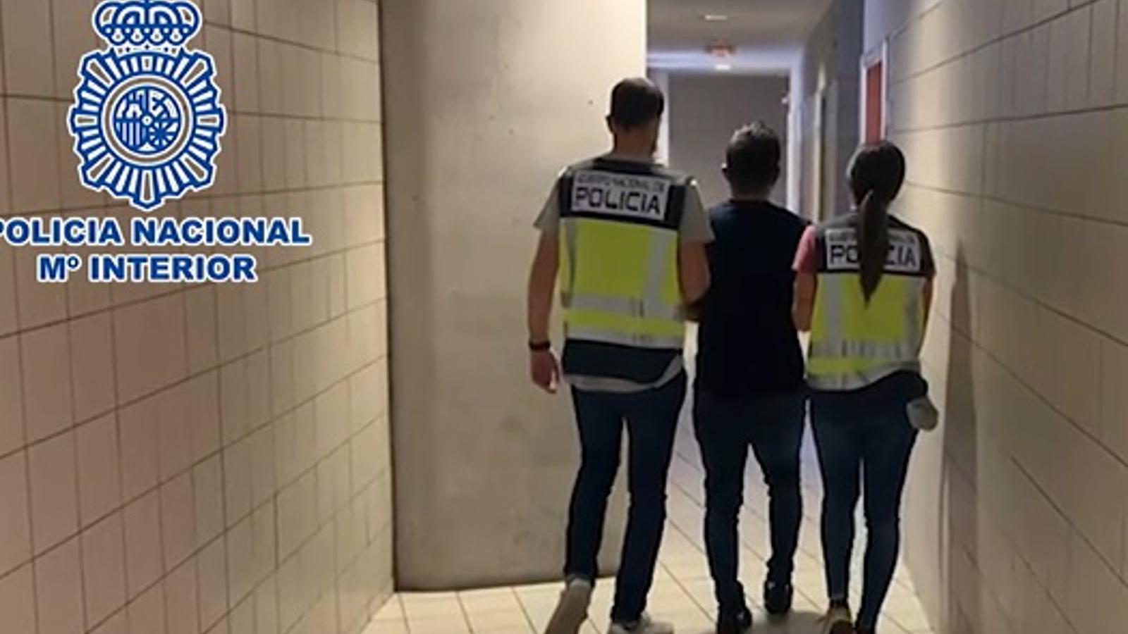 Dos detenidos por apropiarse de móviles y tablets haciéndose pasar por comerciales de telefonía