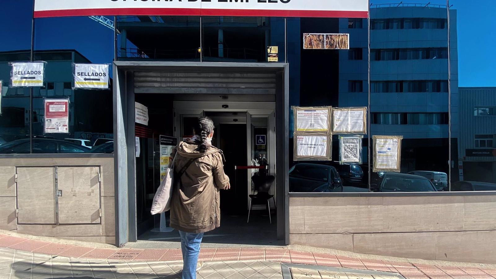 El paro en la Comunidad de Madrid baja en 9.852 personas en octubre, un 2,39% menos