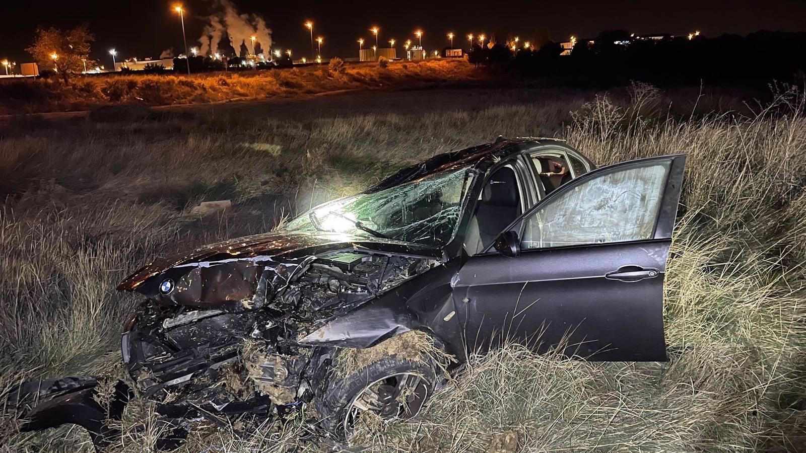 Dos jóvenes con pronóstico reservado al salirse de la vía con su coche en un polígono en Fuenlabrada