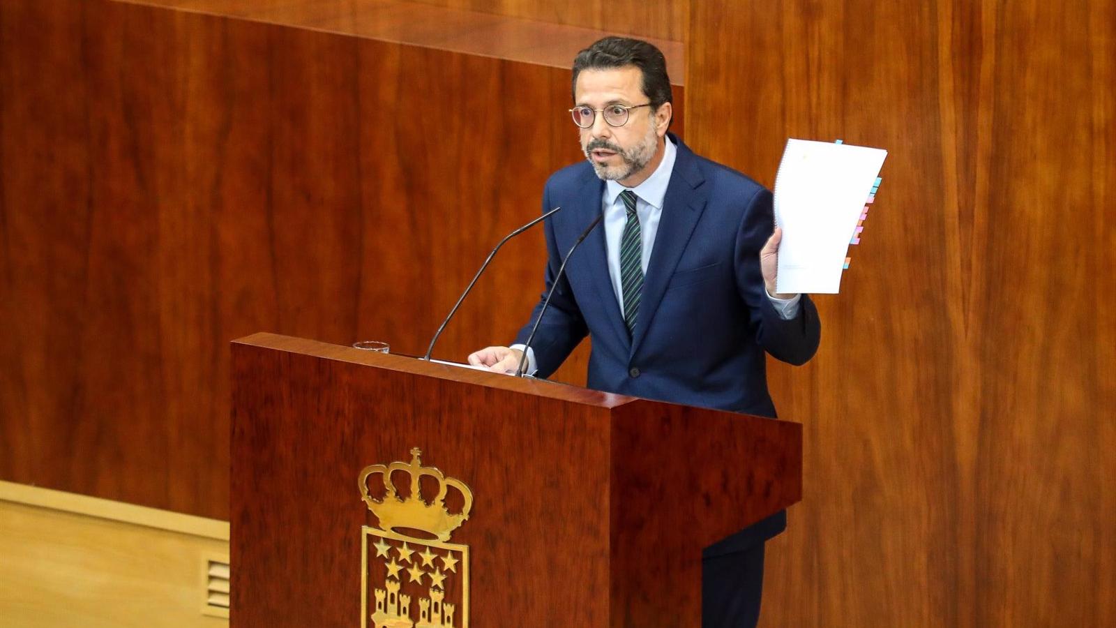 Lasquetty acusa a Vox de ser "compañeros de viaje" de la izquierda, "la posición más deshonrosa que se puede tener"