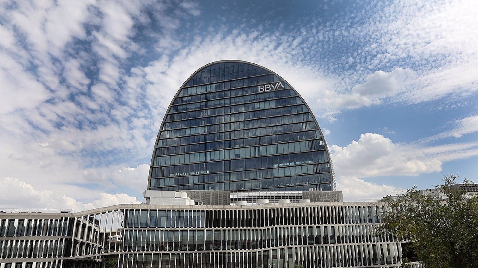 BBVA lanza una OPA sobre el 50,15% restante de su filial en Turquía por 2.249 millones