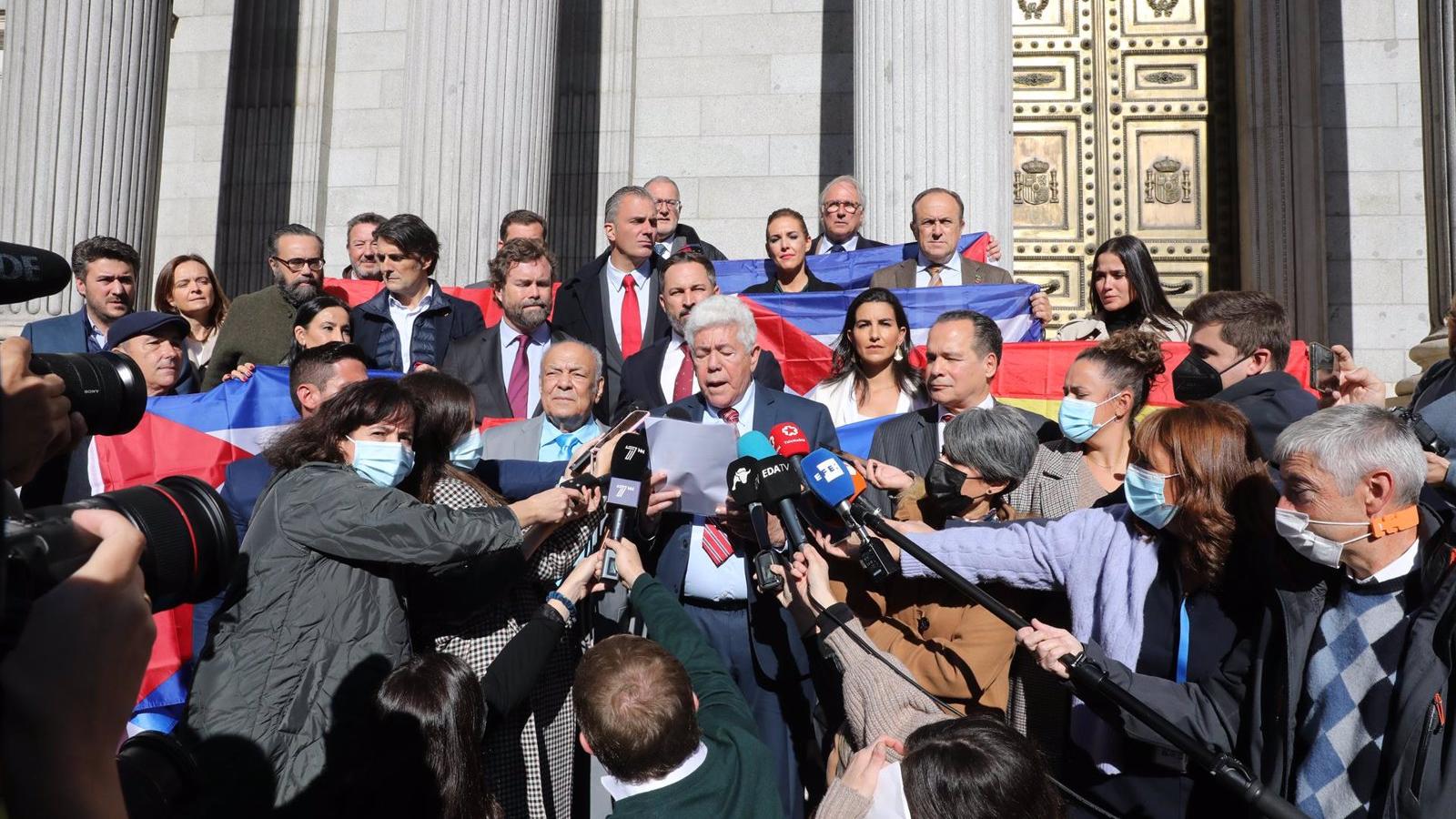 Abascal y el grueso de diputados de Vox respaldan en el Congreso una concentración en apoyo al pueblo cubano