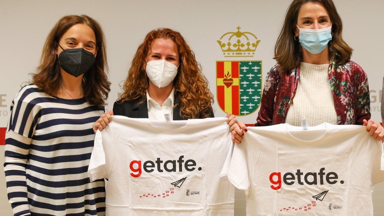 Dos vecinas de Getafe logran navegar durante dos semanas hasta el Círculo Polar Ártico tras superar un cáncer
