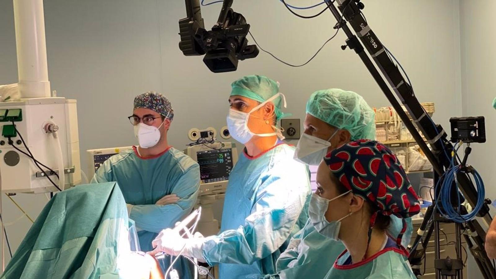 El Hospital Rey Juan Carlos muestra su conocimiento en artroscopia de hombro para evitar un implante de prótesis El Hospital Rey Juan Carlos muestra su conocimiento en artroscopia de hombro para evitar un implante de prótesis