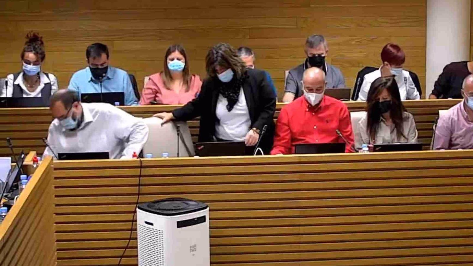 La Policía Local de Getafe intenta desalojar al portavoz del PP del Pleno ante su negativa tras ser expulsado