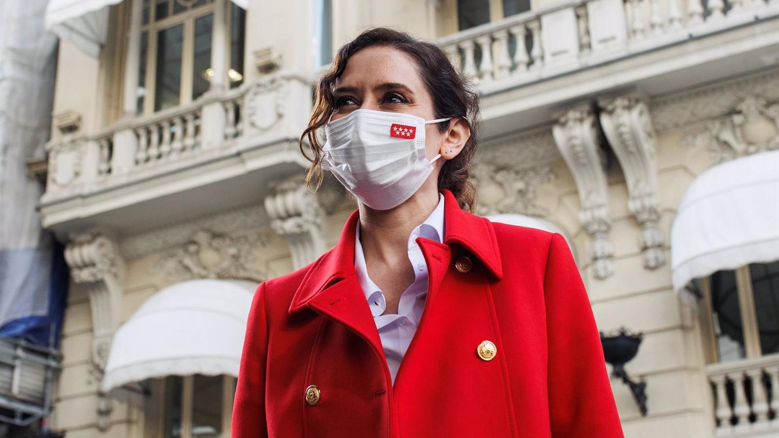 Díaz Ayuso pide que se cumpla con la obligación de enseñanza en castellano en Cataluña: "Les están robando la prosperidad"