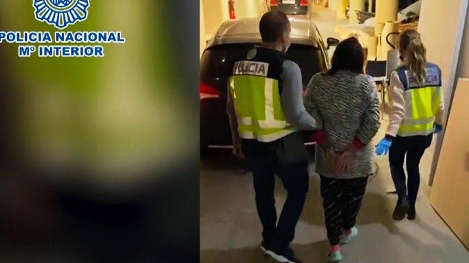 La madre de los tres niños sustraídos ingresa en prisión por un robo con fuerza anterior