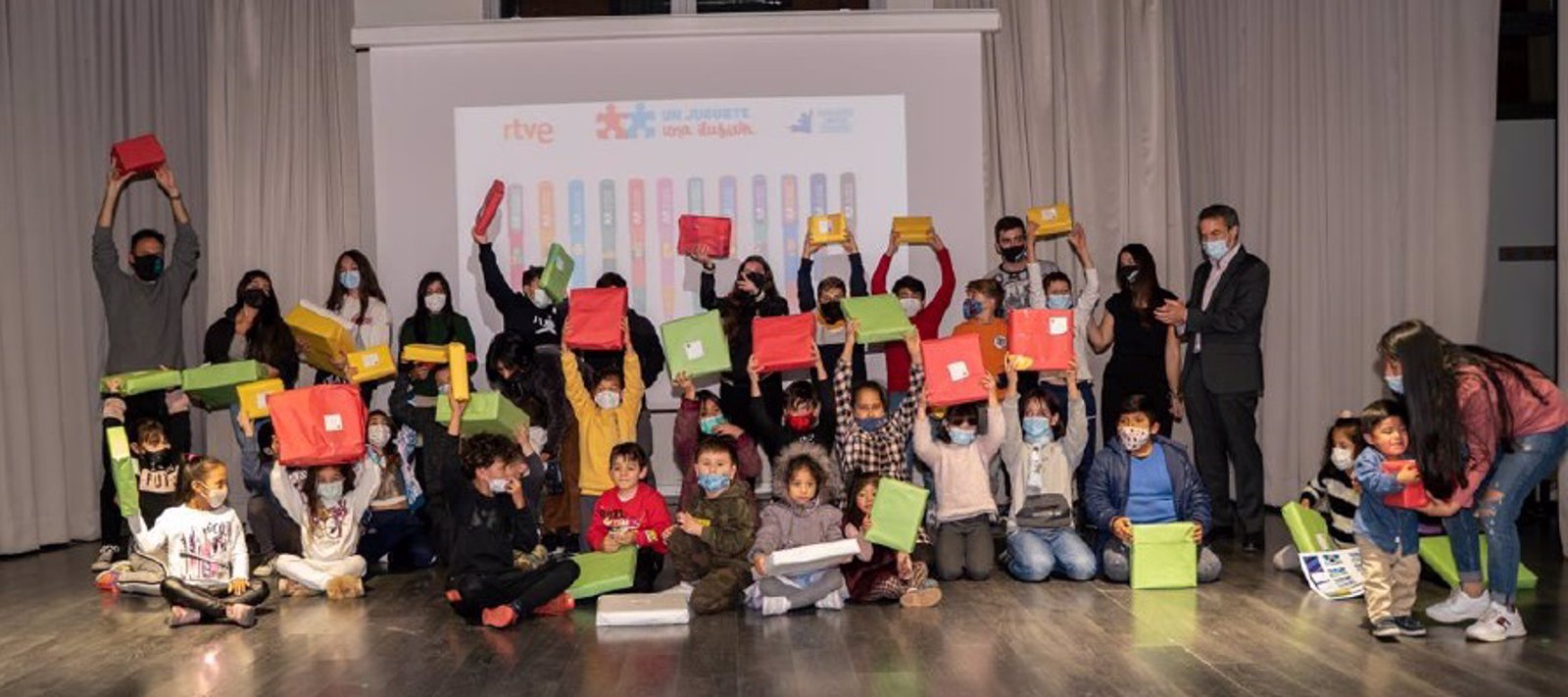 La campaña 'Un juguete, Una ilusión' entrega juguetes a 300 familias vulnerables de Madrid