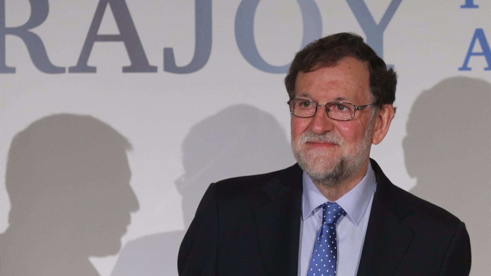 Rajoy dice que la foto entre Casado y Ayuso "no fue ni cobra ni protocolo": "Fue una cortesía. El culpable soy yo"