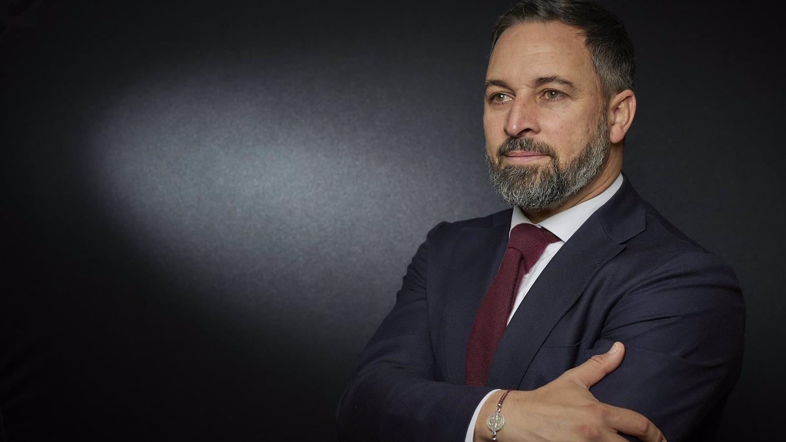 Abascal acusa a Tezanos de "usar el dinero de todos los españoles" para "manipular datos"