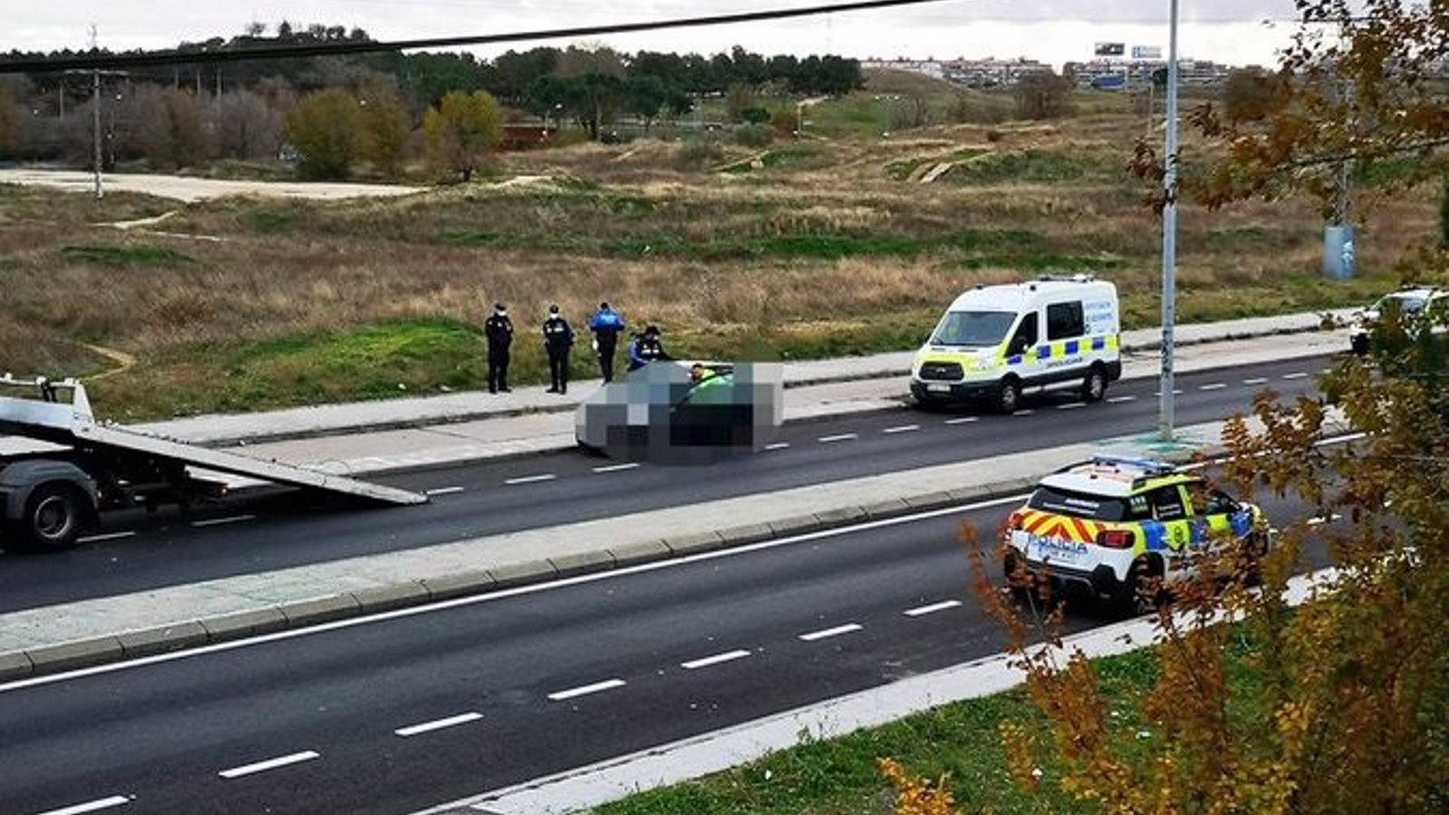 Detenido un conductor tras fugarse a pie en un coche robado al ver un control policial