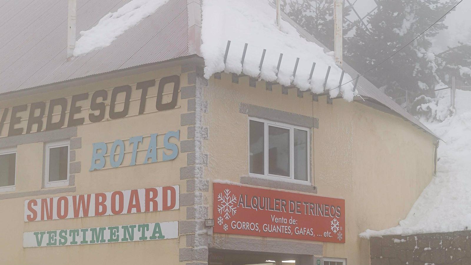 La estación de esquí de Navacerrada retrasa de nuevo su reapertura ante las condiciones meteorológicas del fin de semana
