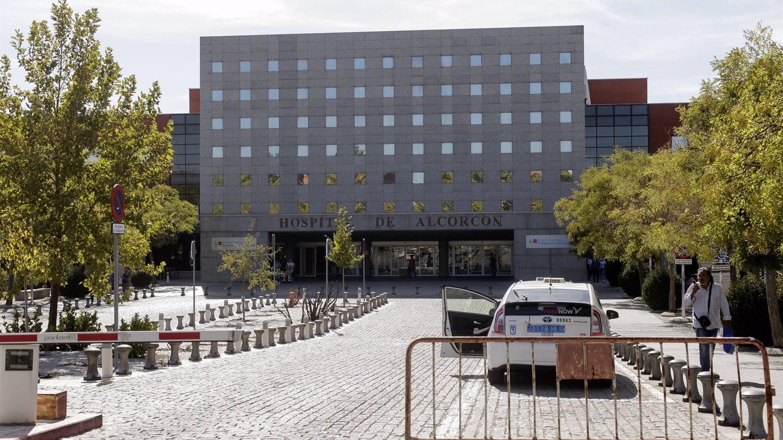 Cinco médicos residentes contagiados de Covid-19 en el Hospital de Alcorcón