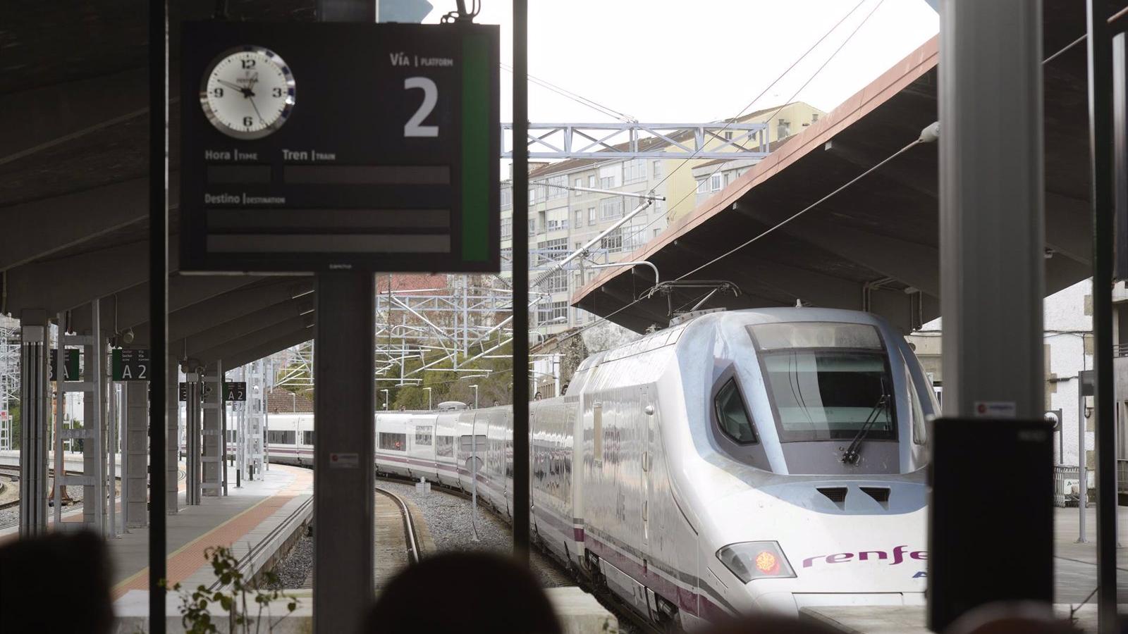 Renfe logra la plena ocupación de sus trenes el día de su estreno entre Madrid y Galicia Renfe logra la plena ocupación de sus trenes el día de su estreno entre Madrid y Galicia