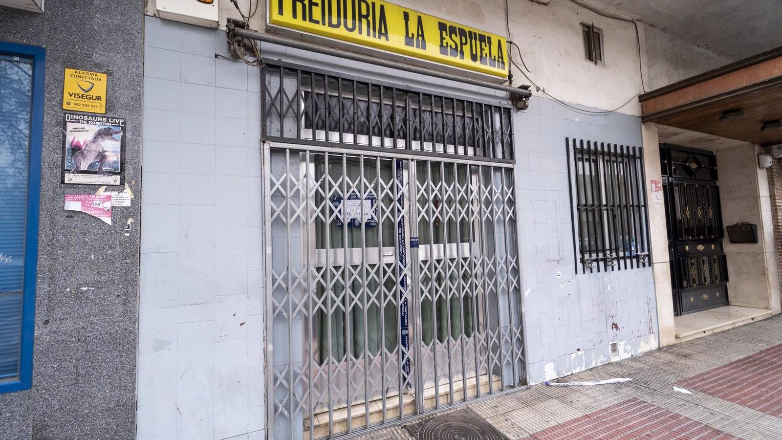 La Policía investiga la presencia de terceras personas en el bar de Parla donde hallaron dos cadáveres La Policía investiga la presencia de terceras personas en el bar de Parla donde hallaron dos cadáveres