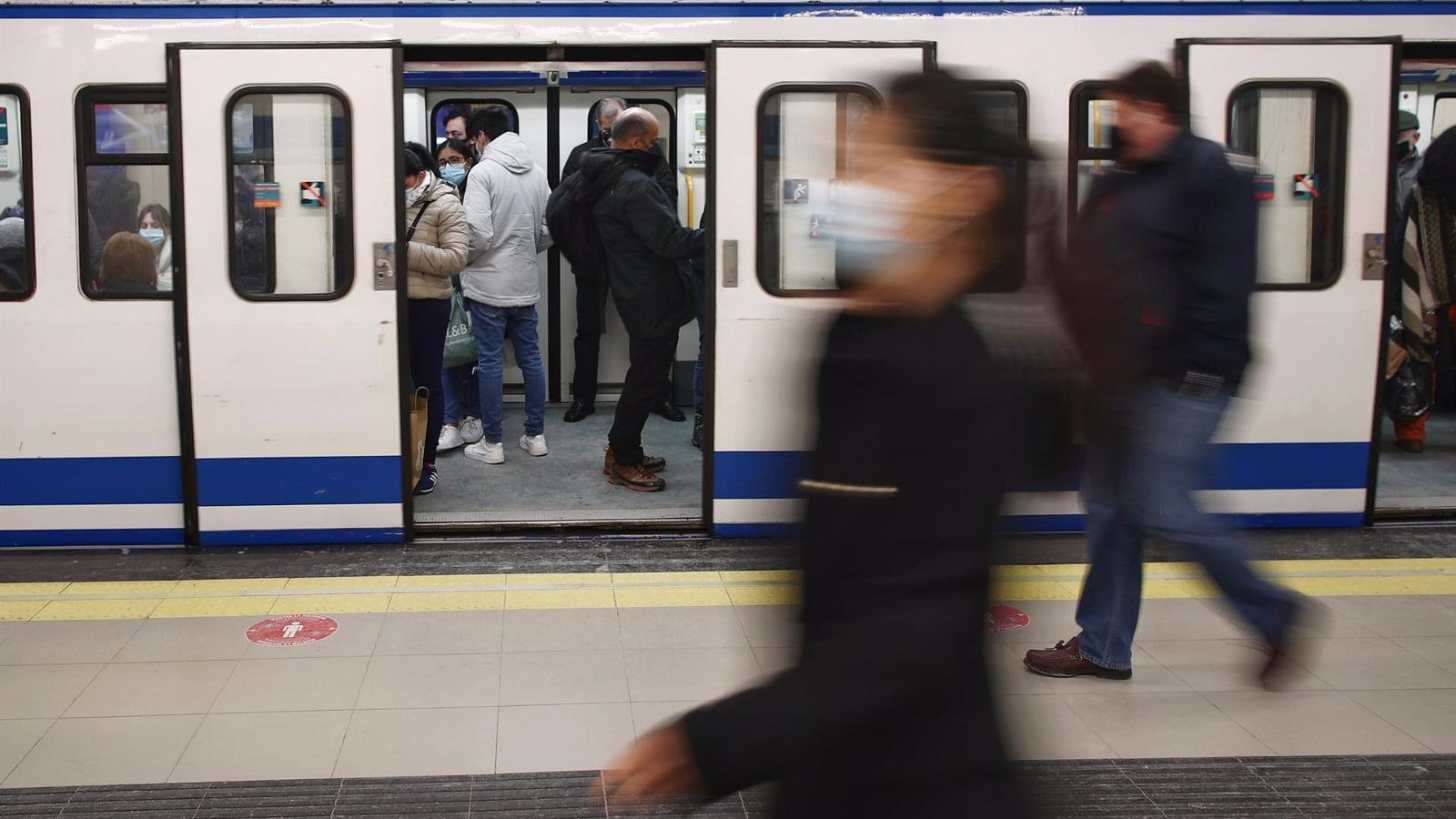 Metro y EMT reforzarán sus frecuencias esta semana por la llegada de los Reyes Magos a la capital