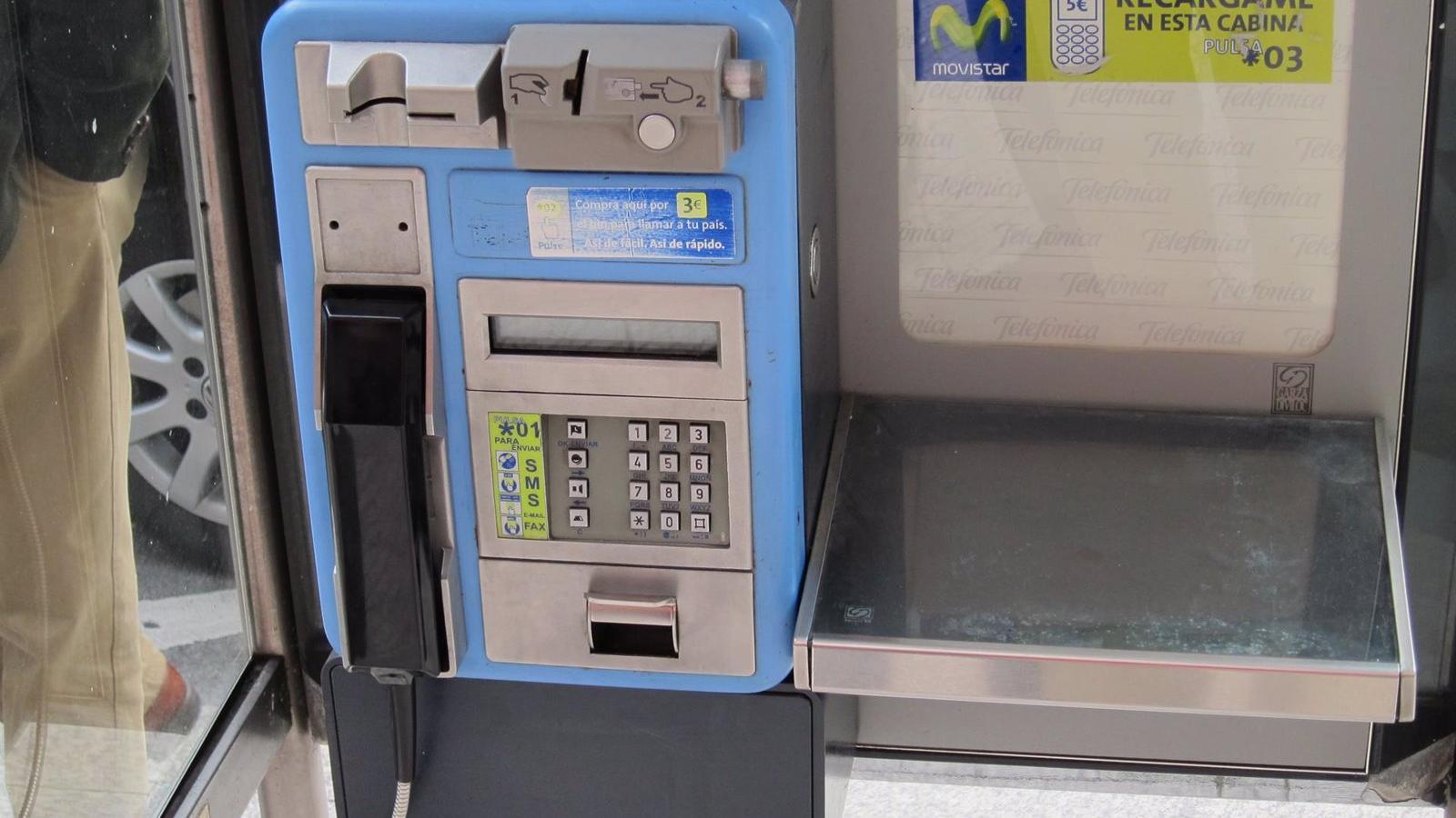 El PSOE de Latina quiere que se retiren las cabinas telefónicas empezando por las que generan problemas de accesibilidad