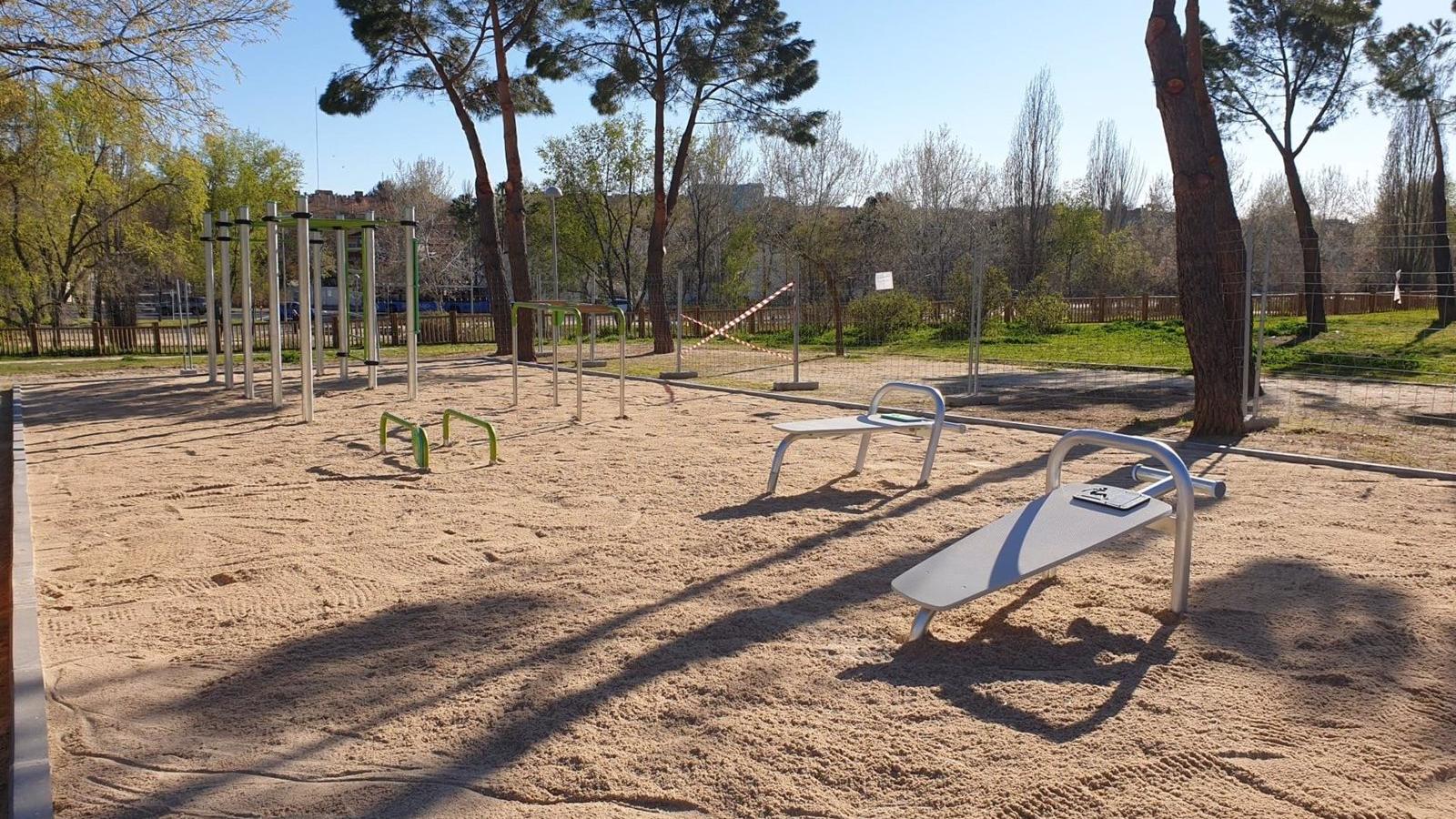 Las áreas de calistenia sobre arena y pavimento de caucho llegarán a 13 distritos más este año