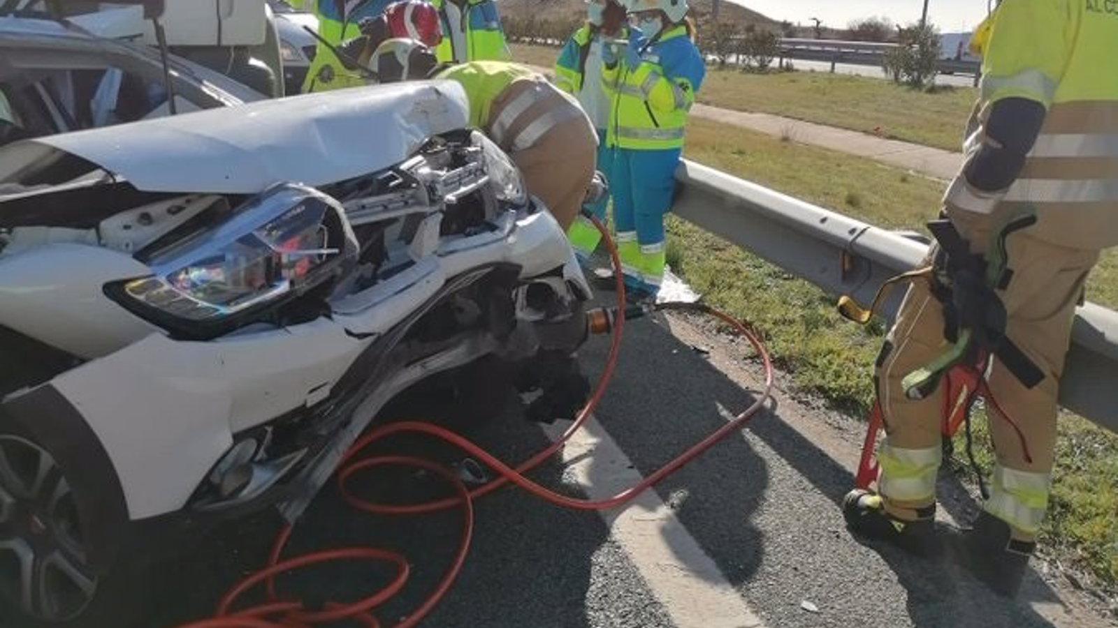 Tres heridos en un accidente entre un camión y tres coches en la M-50, en Alcorcón