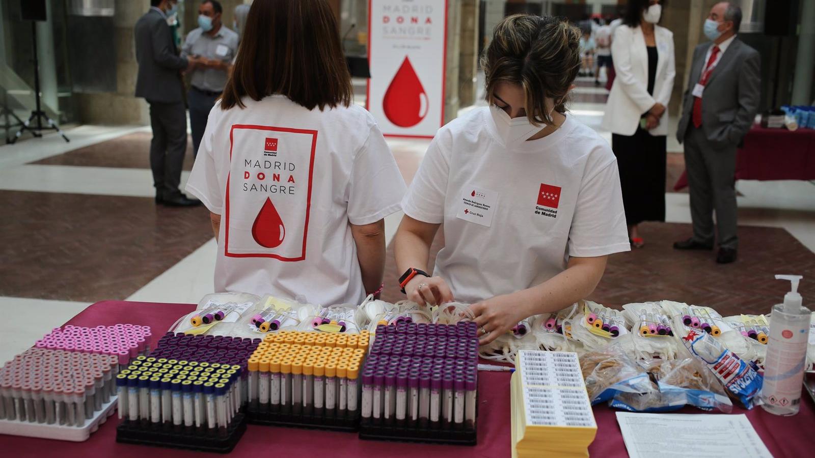 La Real Casa de Correos y 23 hospitales acogen un maratón de donación de sangre ante la escasez de reservas