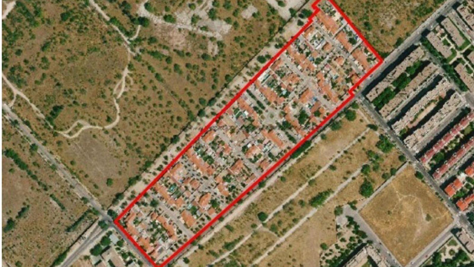 Un plan especial mejorará las condiciones de habitabilidad de las 95 viviendas de Colonia Militar en Campamento