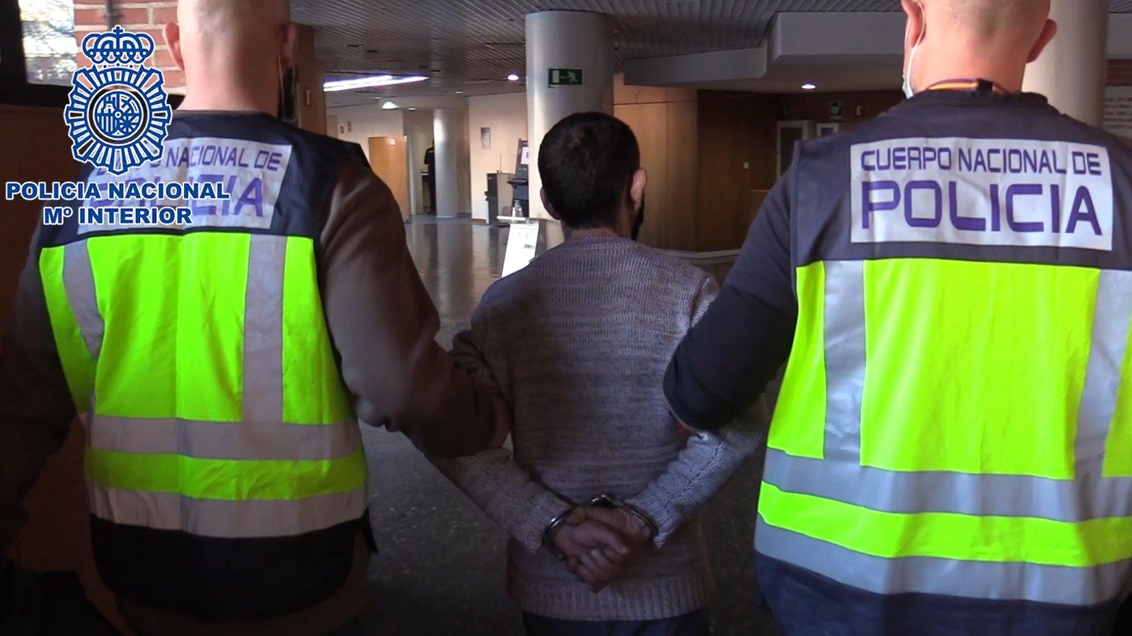 Detenido un hombre por atracar dos veces el mismo banco de Chamberí con un machete Detenido un hombre por atracar dos veces el mismo banco de Chamberí con un machete
