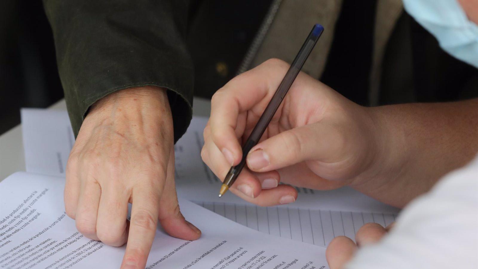 La Comunidad convoca las oposiciones para 1.624 nuevas plazas públicas de maestro del próximo curso