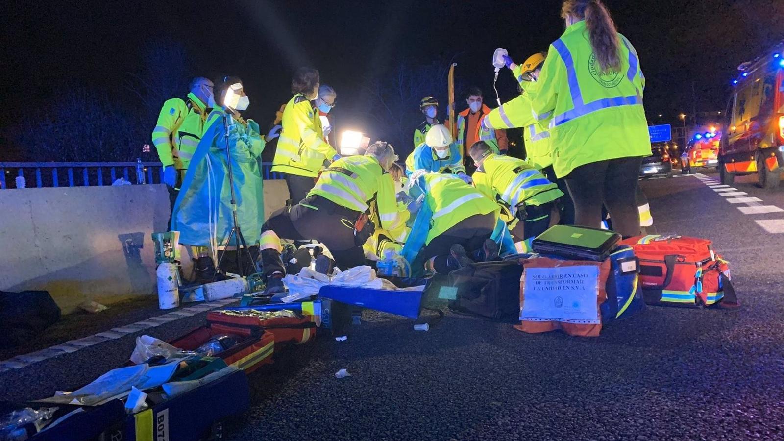 Un herido grave tras una colisión por alcance entre un turismo y una moto
