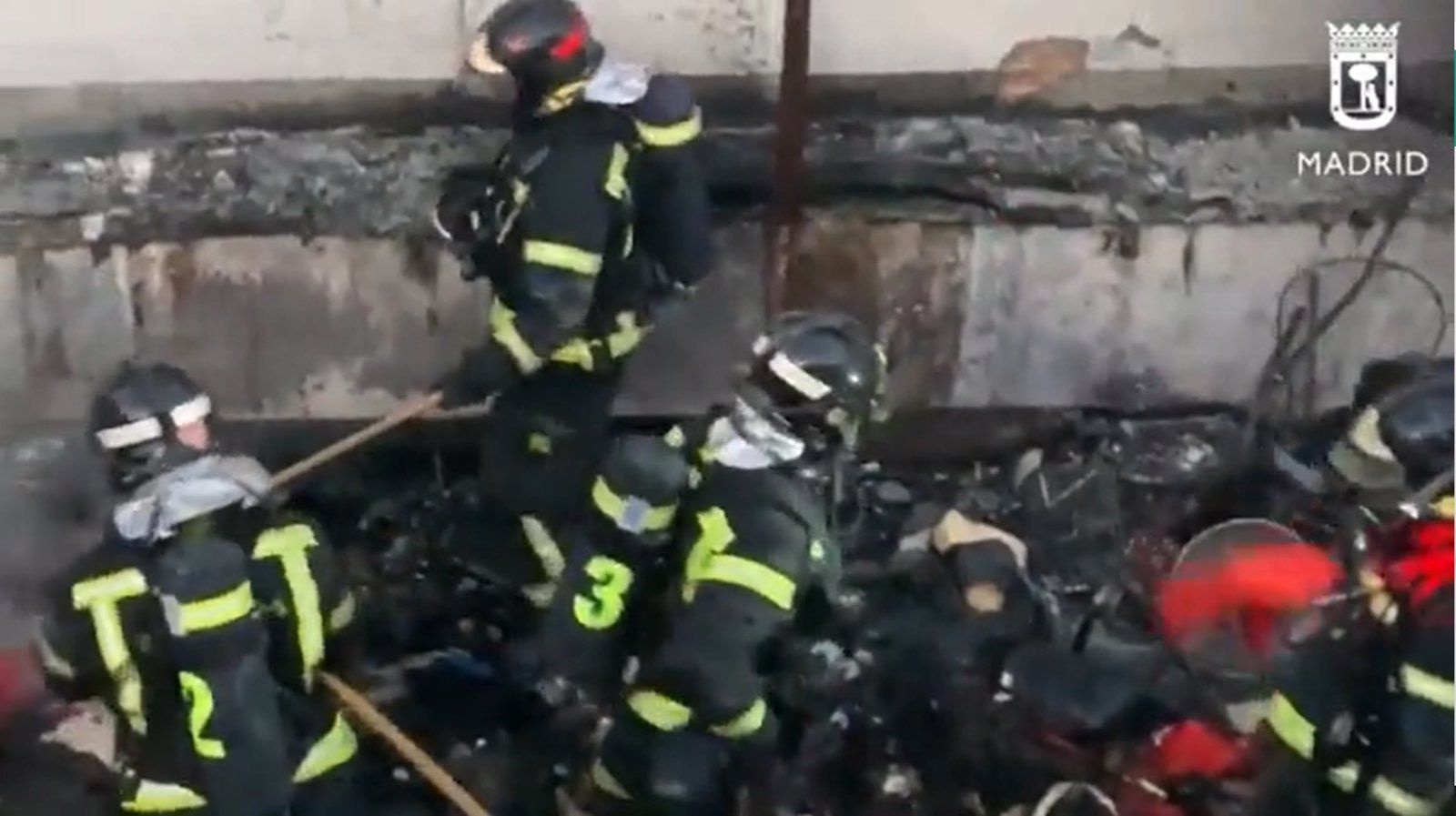 Detenida una mujer de 33 años por provocar el incendio del edificio de Tetuán tras una pelea en un narcopiso