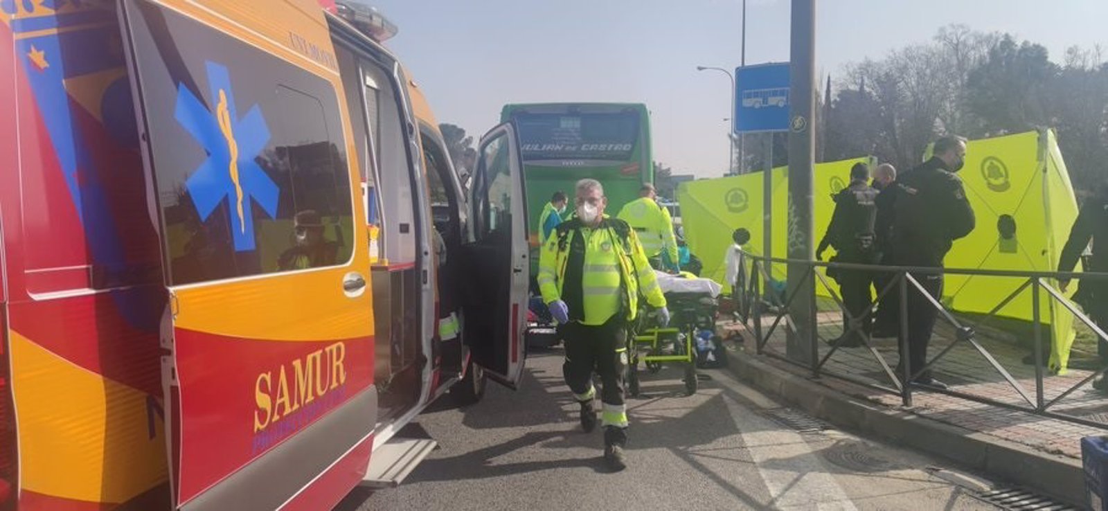 Herida grave en una pierna una mujer golpeada por un autobús en Moncloa