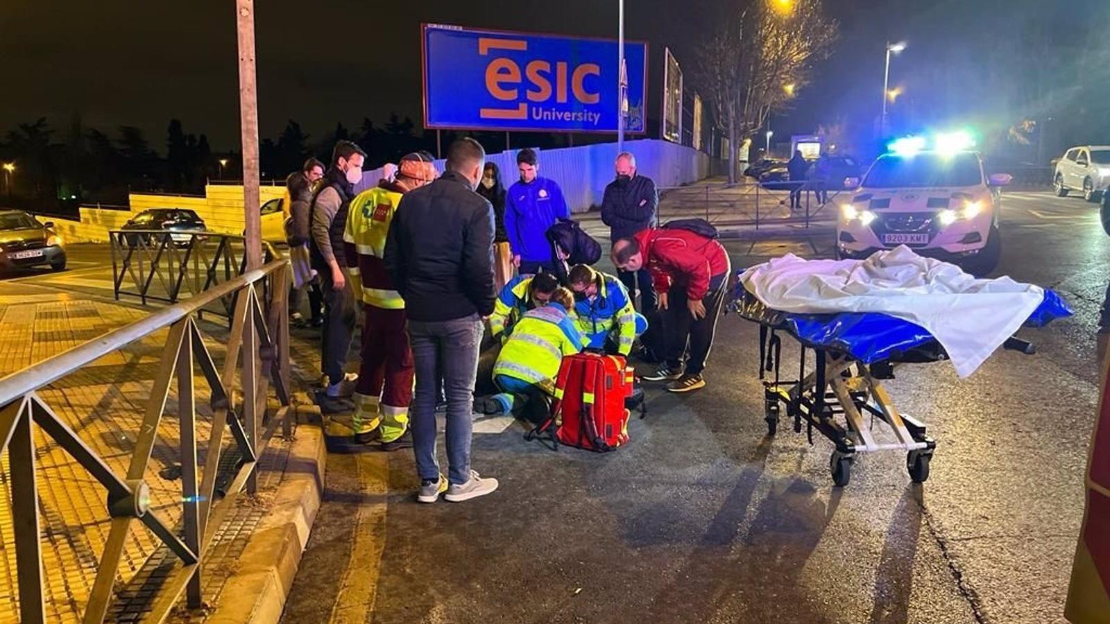 Trasladado al hospital con pronóstico reservado un motorista tras sufrir un accidente en Majadahonda
