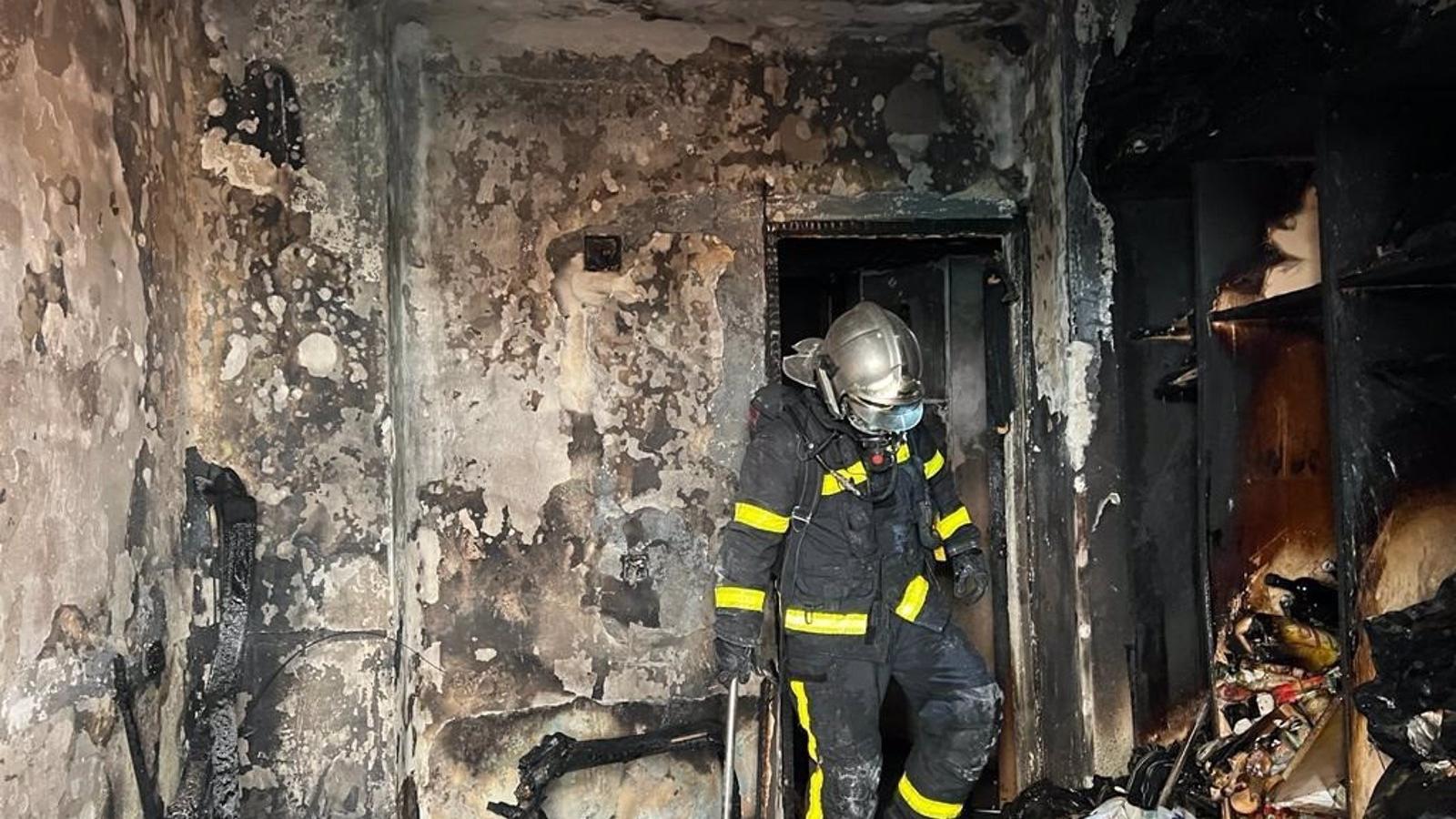 Herido un hombre de 79 años al incendiarse su casa llena de enseres en Getafe