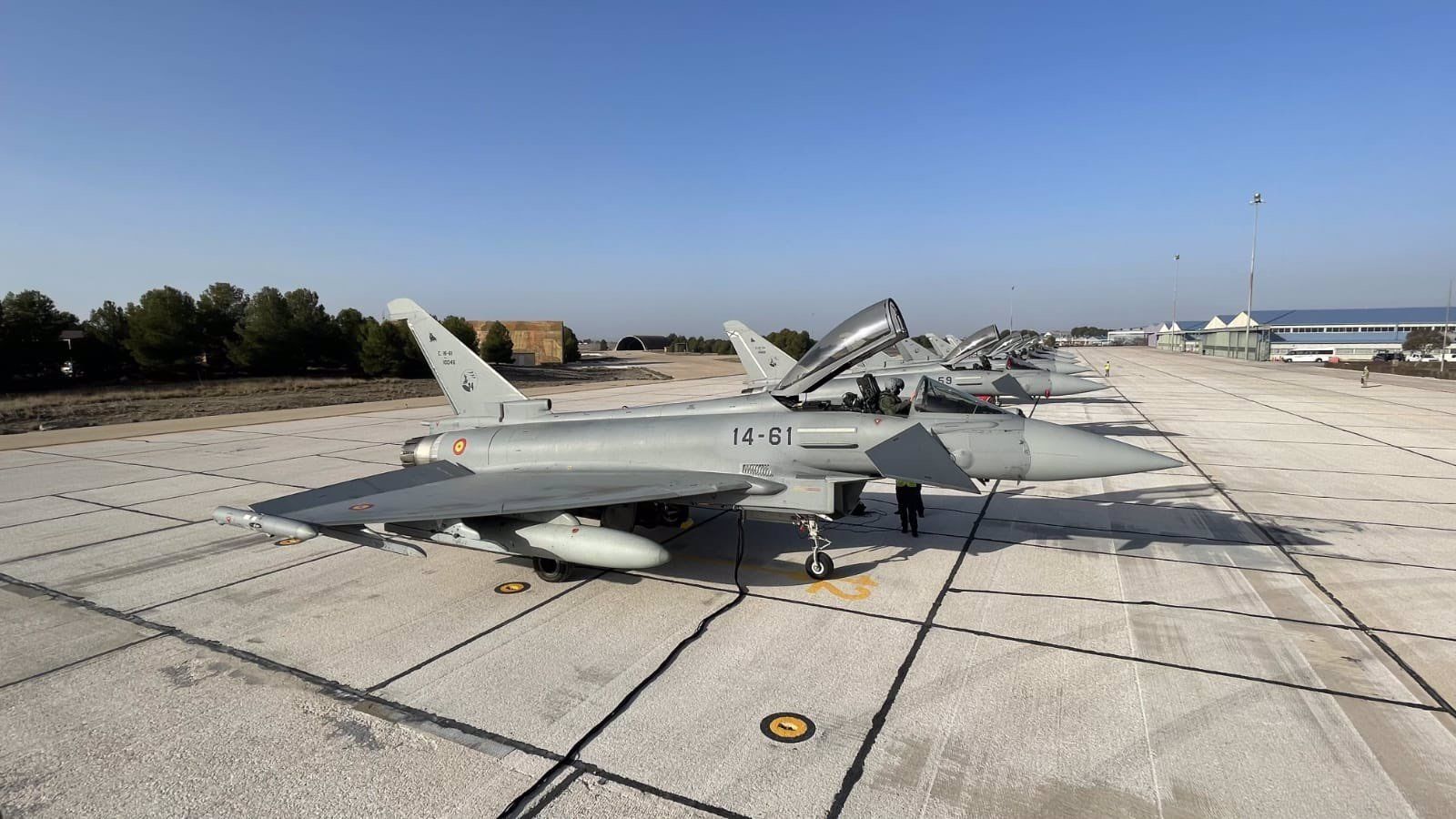 Más de 600 militares, cazas, carros de combate y buques, los medios militares de España en el este de Europa