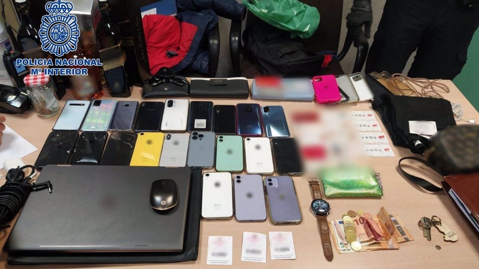 Tres detenidos por robar móviles y carteras a asistentes en la discoteca Uñas Chung Lee