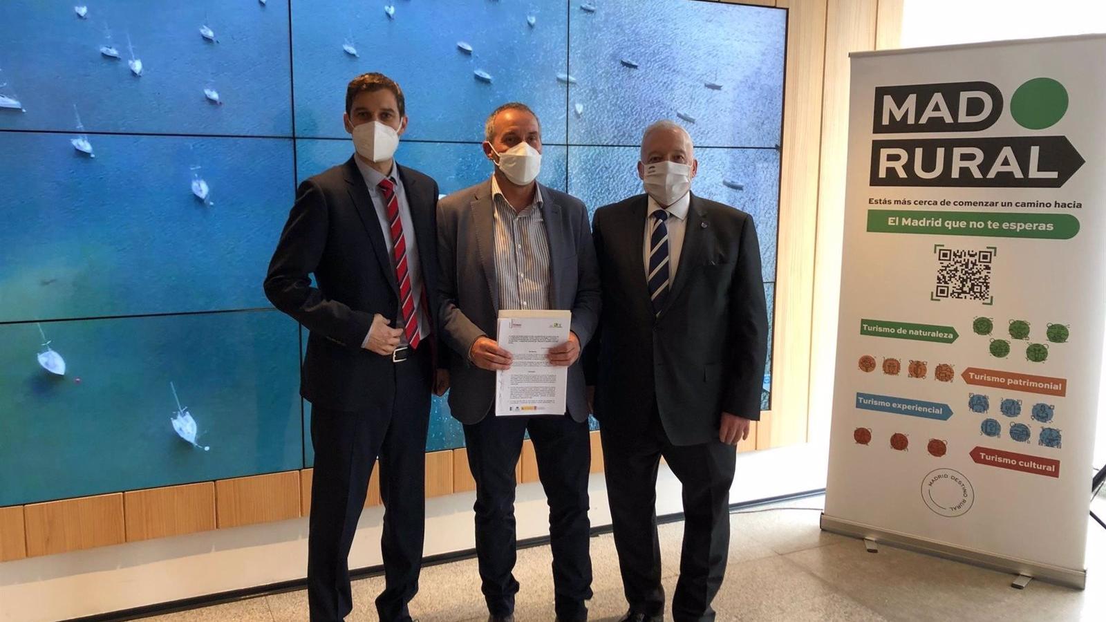 Un total de 90 municipios firman un acuerdo con las agencias de viaje para fomentar los productos de la región