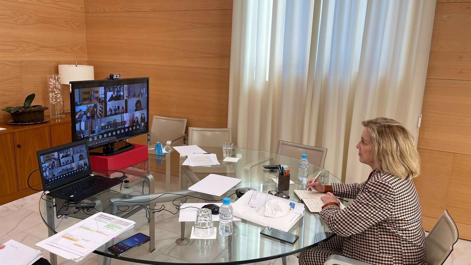 La Comunidad reitera su "total colaboración" a ayudar a refugiados y pide al Gobierno centralizar las actuaciones