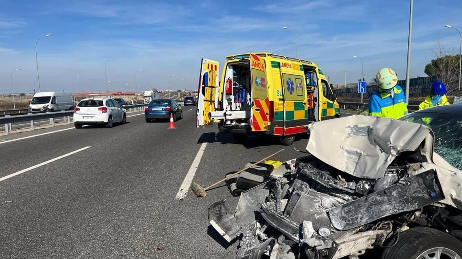 Herido un conductor tras chocar contra una furgoneta en la M-50, en Getafe