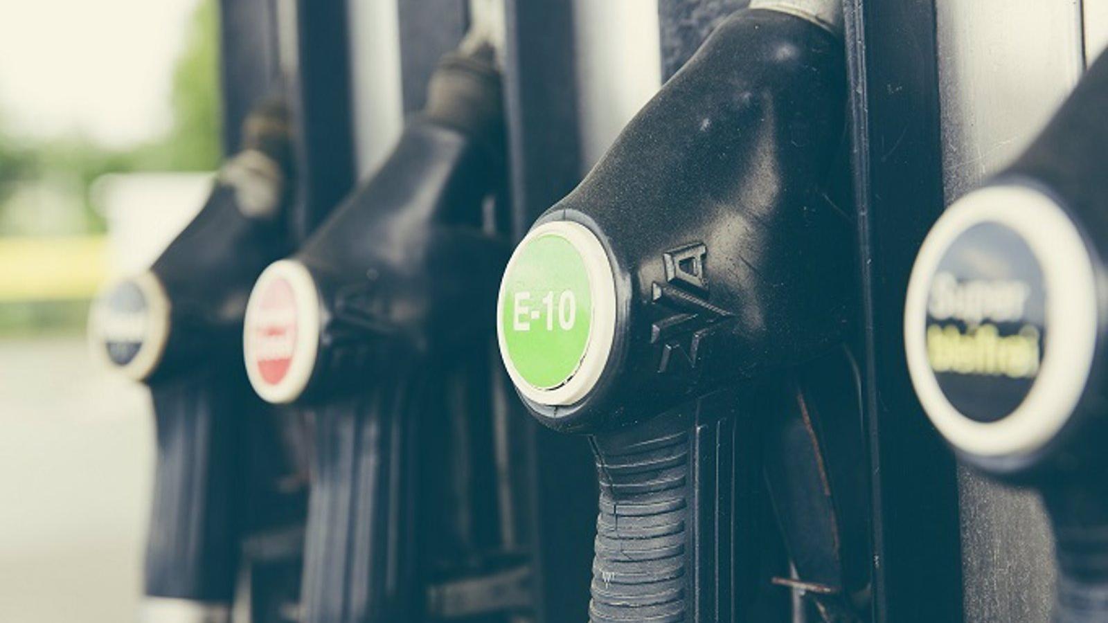 El litro de gasolina cae un 0,45% y se abarata por primera vez en tres meses