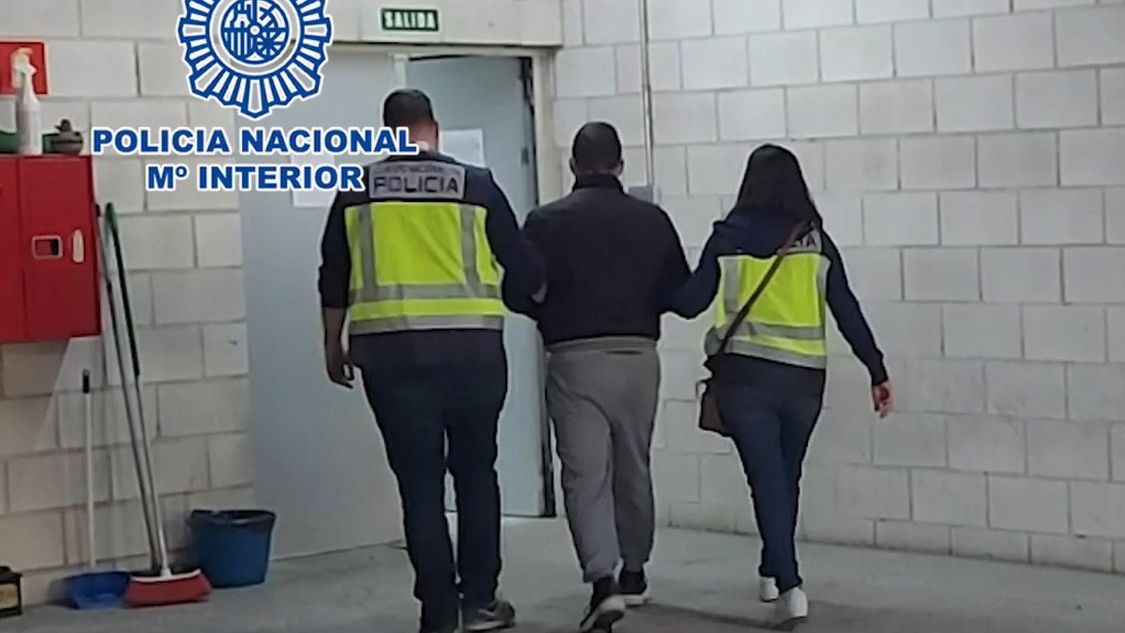 Detenido un hombre por robar joyas en casas de ancianos simulando ser revisor de gas y una mujer por venderlas