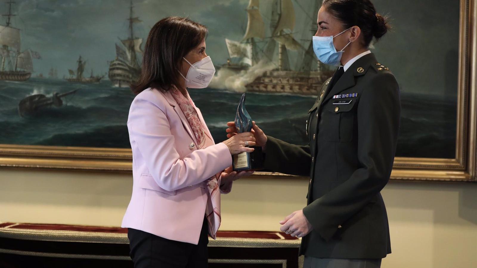 Robles defiende el aumento del gasto en defensa como una inversión "en paz"