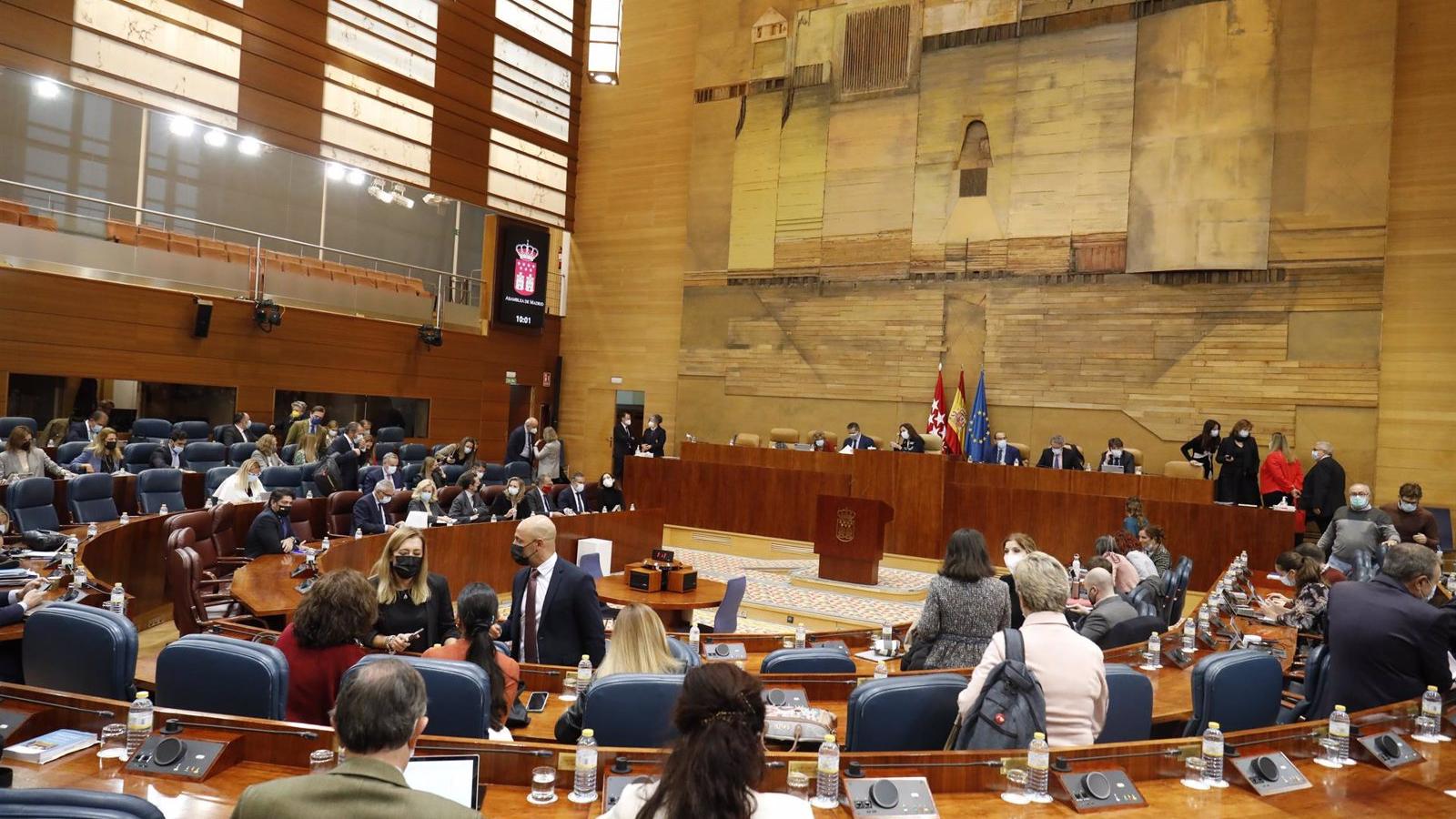 PP y Vox necesitarían el apoyo de 13 diputados de la izquierda para sacar adelante la reducción de parlamentarios