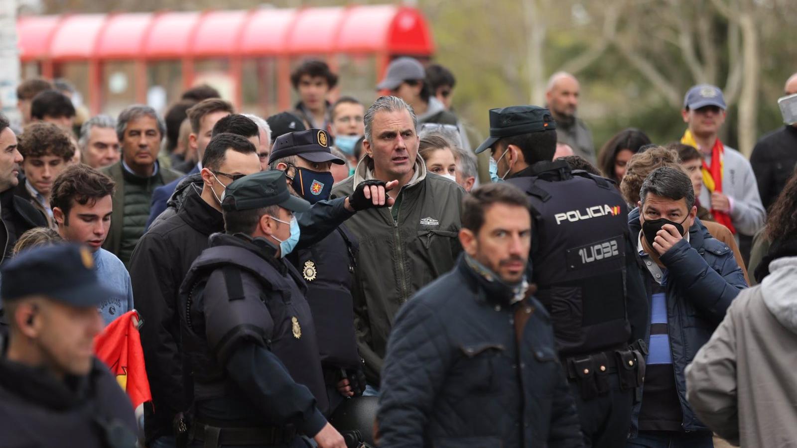 Ortega Smith pide libertad de expresión en la Universidad Complutense en medio de un dispositivo policial
