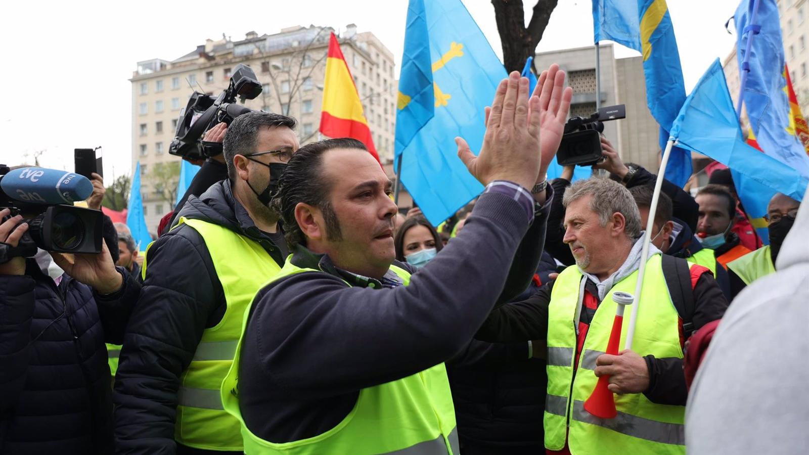 La Plataforma en Defensa para el Transporte suspende "temporalmente" el paro indefinido