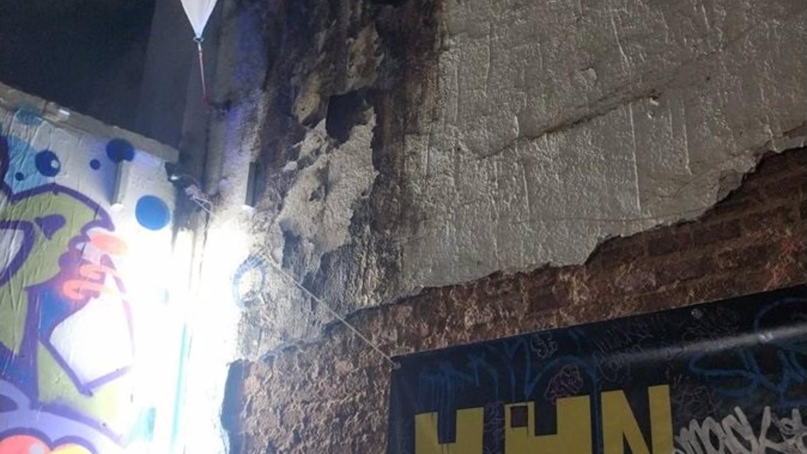 Desalojada una fiesta ilegal en un local de Tetuán sin ninguna medida de seguridad y riesgo de derrumbe Desalojada una fiesta ilegal en un local de Tetuán sin ninguna medida de seguridad y riesgo de derrumbe