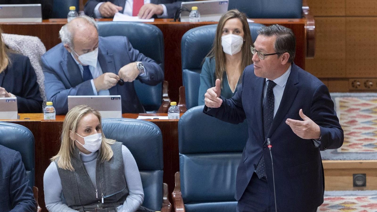 Serrano cree que el PSOE ha retirado de sus responsabilidades a su diputada Carmen López sin "convicción ni ética política"